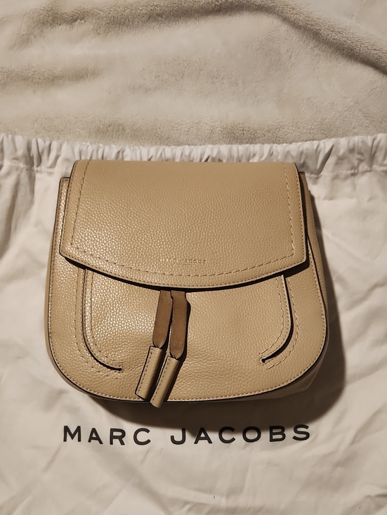 Marc Jacobs Handbags - Marc Jacobs Neutral Beige Pebbled Leather Saddle Bag